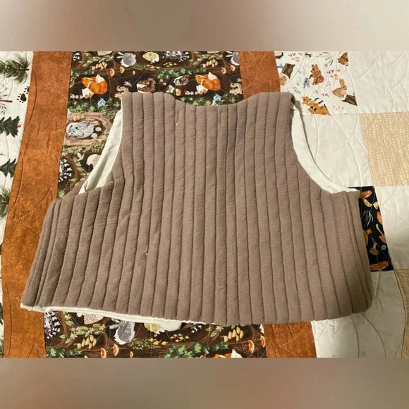 Elle and Pea Handmade Vest - Picture 2 of 3